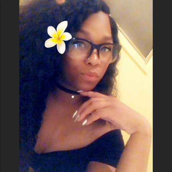 Profile Picture of Liz Holmes (@lizh608) on Poshmark