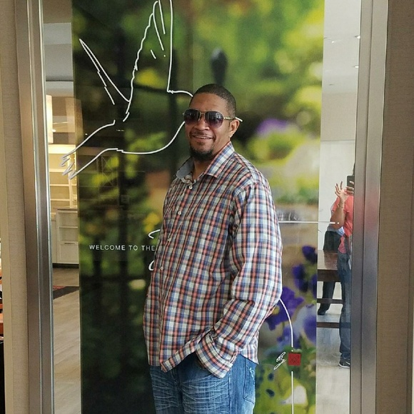 Profile Picture of Kenneth Newkirk (@kendaleinc) on Poshmark