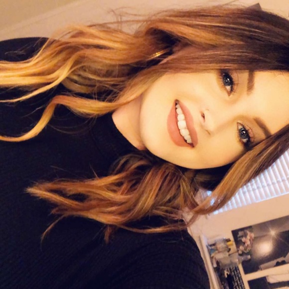 Profile Picture of Leigha Molgaard (@lmolgaard) on Poshmark