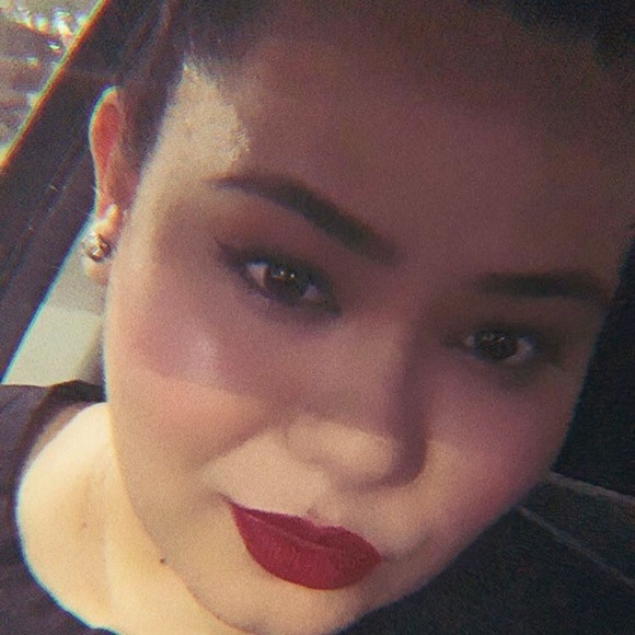 Profile Picture of Griselda Suarez gil (@elly0077) on Poshmark