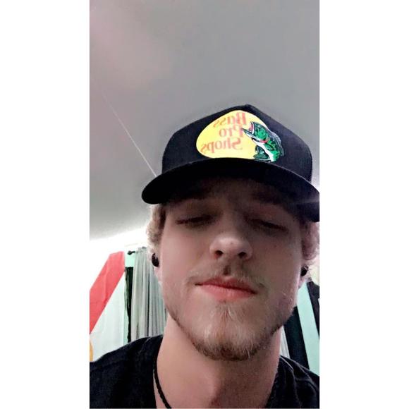 Profile Picture of Dustin Day (@dustinday09) on Poshmark