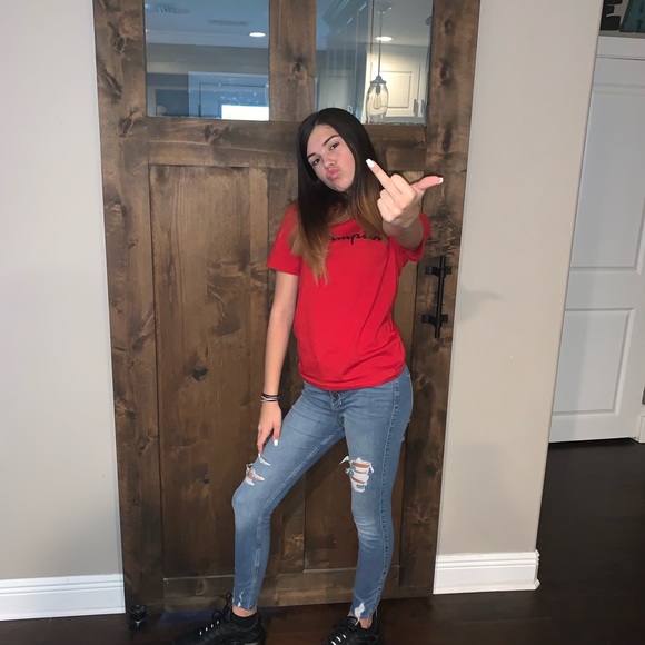 Profile Picture of Macy Grantland (@macy_dfwu) on Poshmark