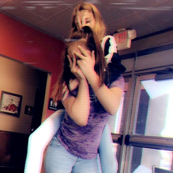 Melissa Chabre - Poshmark Profile Picture of Melissa Chabre (@xx_melissa_07) on Poshmark