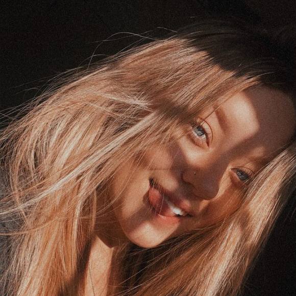 Profile Picture of Kiele Felkner (@karf13) on Poshmark