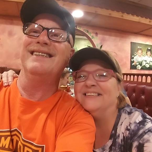 Profile Picture of Charles Lowe (@charleslowe1978) on Poshmark