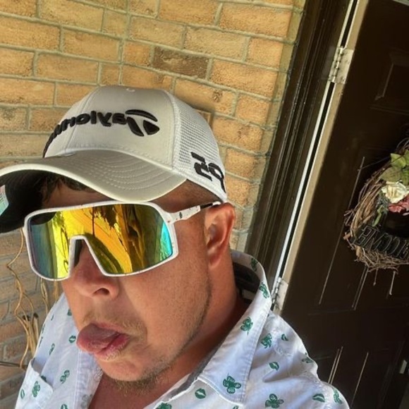 Profile Picture of Andrew Deyette (@andrewdeyette) on Poshmark