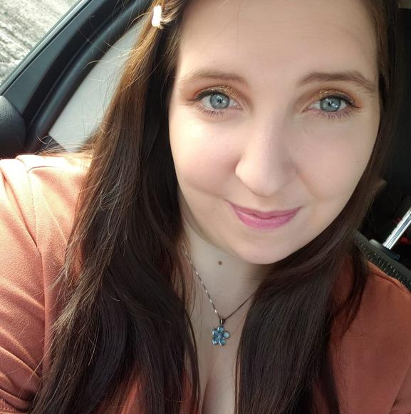 Profile Picture of Christa Roylance (@christagaraas) on Poshmark