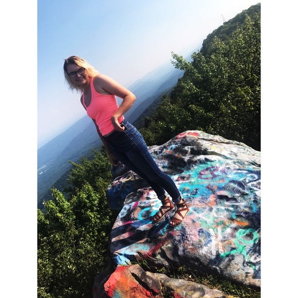 Profile Picture of Alex Whitman (@alexwhitman525) on Poshmark