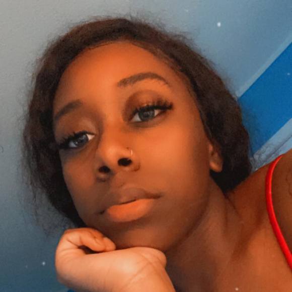 Chelsea Croom - Poshmark Profile Picture of Chelsea Croom (@chelssmonet) on Poshmark