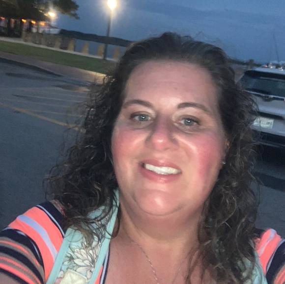 Profile Picture of Natasha Mealor (@tasham09) on Poshmark