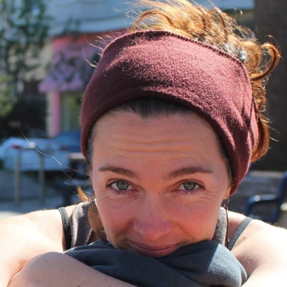 Profile Picture of Iris Garthwaite (@ijeg10) on Poshmark