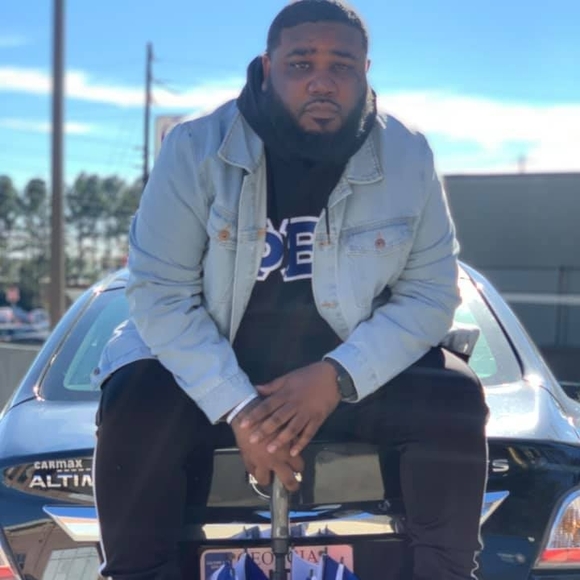 Profile Picture of Erik Oden (@eoden1990) on Poshmark