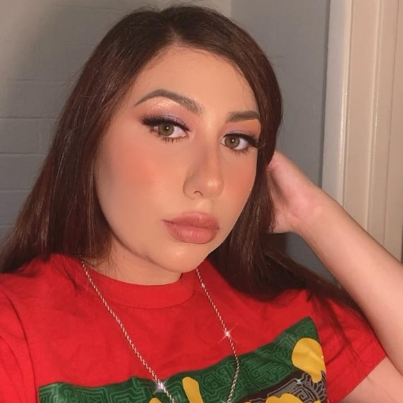 Profile Picture of Bellamina Calavano (@kushbellaog) on Poshmark