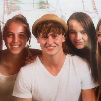 Profile Picture of Lara (@laradry1) on Twitter