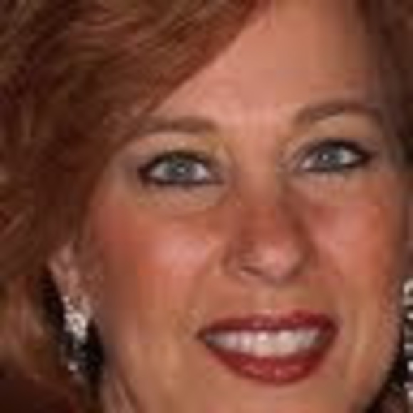 Profile Picture of Barbara Hoyt (@outseller1) on Poshmark