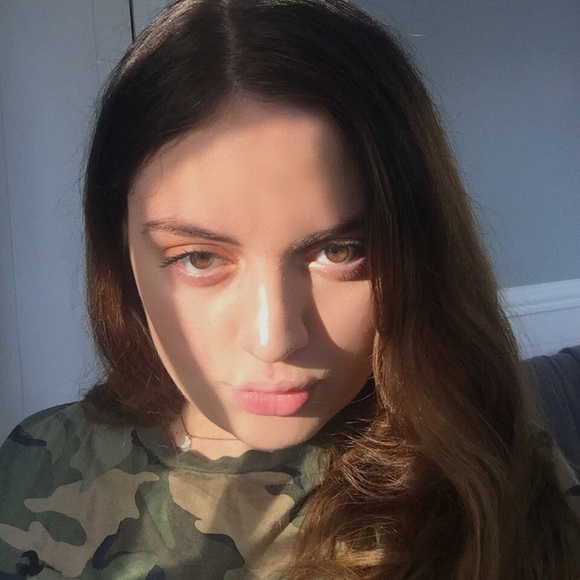Profile Picture of Gabrielle Root (@xgabrielleroot1) on Poshmark