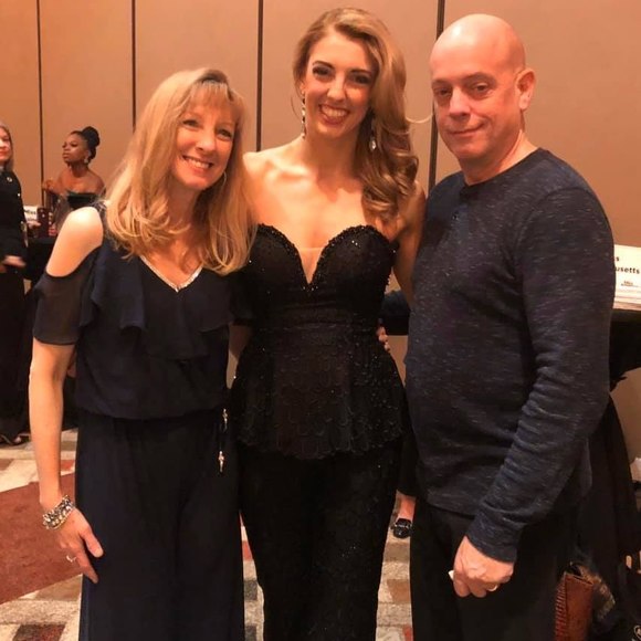 Profile Picture of Michelle Littlefield (@tyllyn) on Poshmark