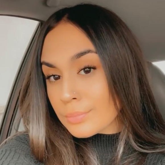 Profile Picture of Jemely Ramirez (@jemjemmm) on Poshmark