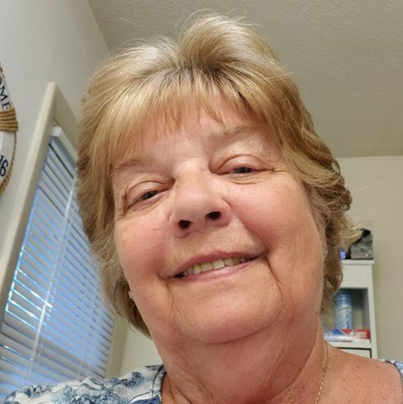 Profile Picture of Linda Neal (@lkndrn65) on Poshmark