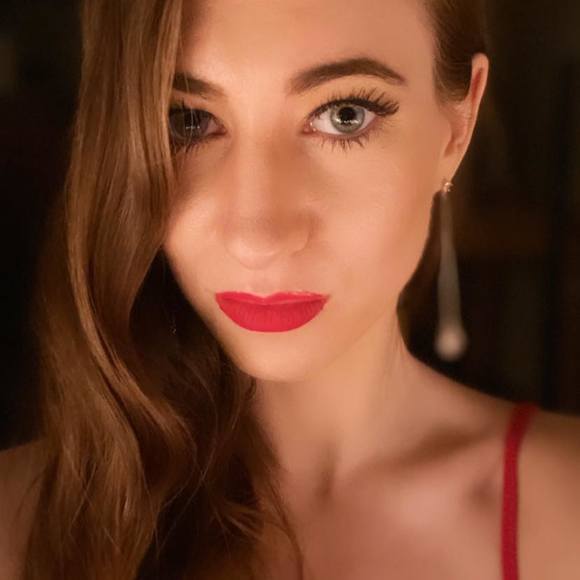 Profile Picture of Shaye Firer (@shaye_firer) on Poshmark
