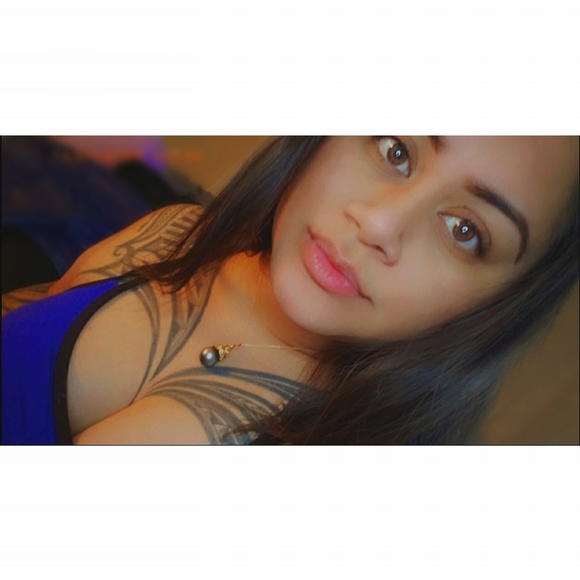 Profile Picture of Jewel Hunkin (@jewelhunkin) on Poshmark