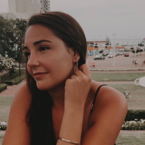 Profile Picture of Kara Stutzman (@karastutz) on Poshmark