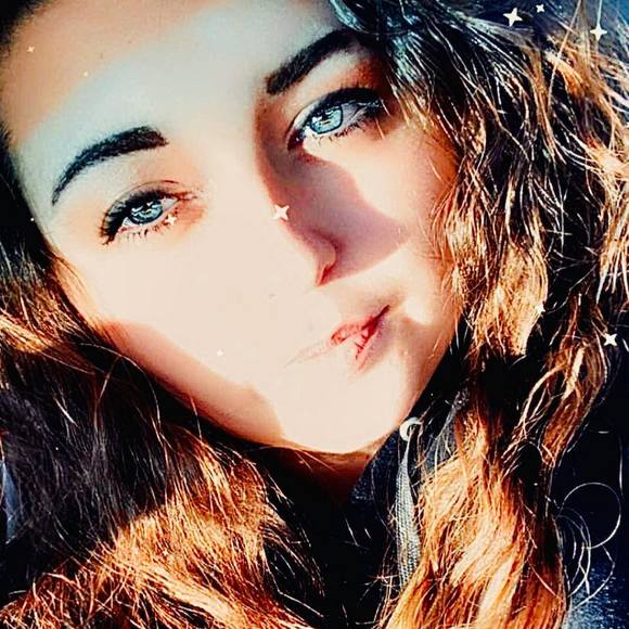 Profile Picture of Allyson Hosley (@allysonhosley) on Poshmark