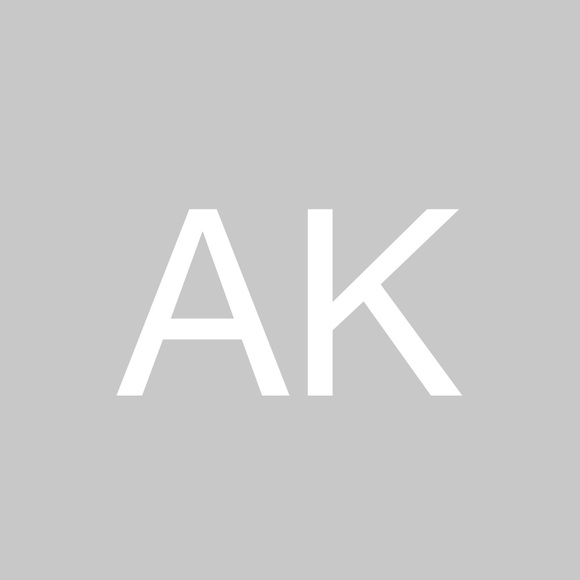 Profile Picture of Alison Kerns (@alisonrkerns) on Poshmark
