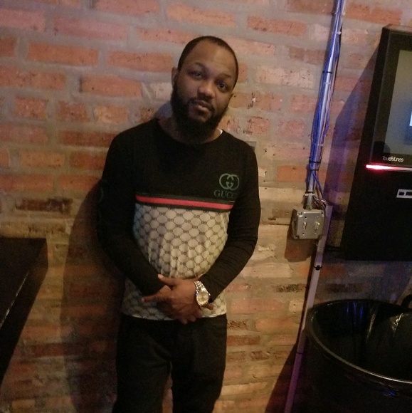 Profile Picture of Steven Piggott (@stevenpiggott) on Poshmark