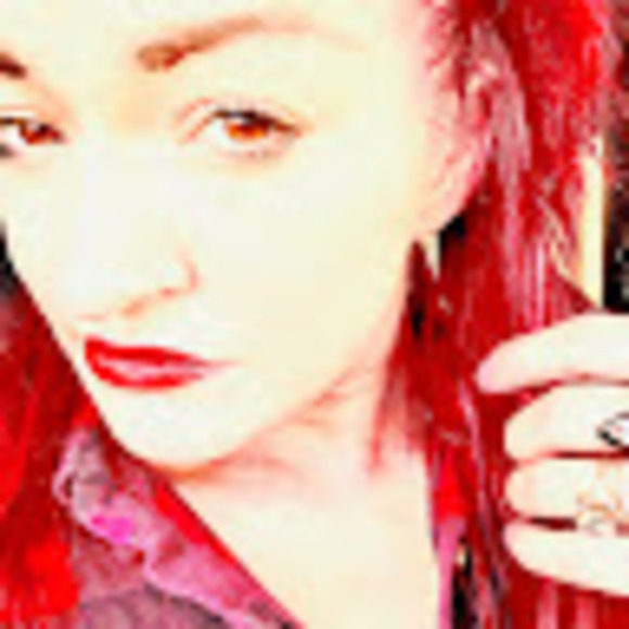 Profile Picture of Juno Monroe (@junomonroe) on Poshmark