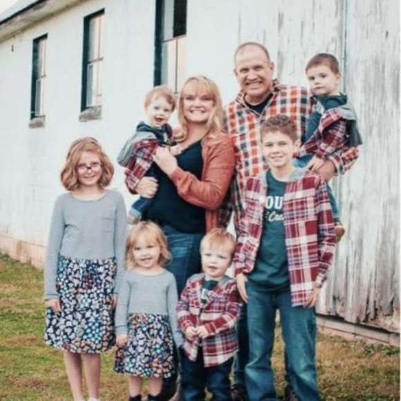 Profile Picture of Sarah Taughinbaugh (@staughinbaugh) on Poshmark