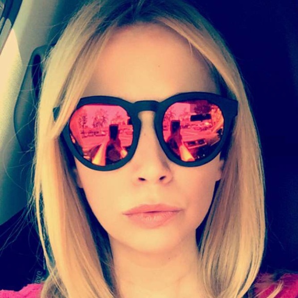 Profile Picture of Jennifer Gorbis (@jenntonic) on Poshmark