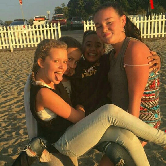 Profile Picture of Delaney Moench (@delaneyy7639) on Poshmark