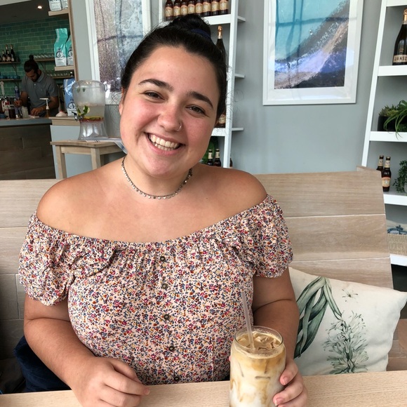 Taylor Inglut - Poshmark Profile Picture of Taylor Inglut (@taylorsthrifts) on Poshmark