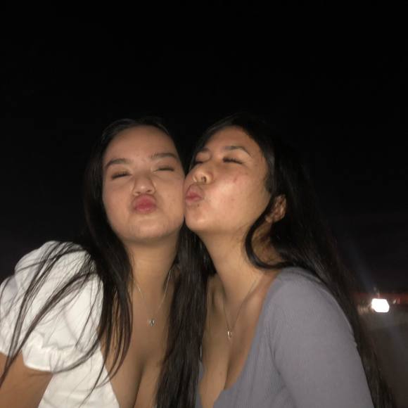 Profile Picture of Amy Trinh (@amy_trinh) on Poshmark