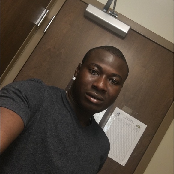 Profile Picture of Michael Bankole (@mbankole48) on Poshmark