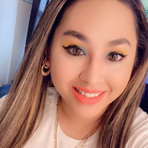 Profile Picture of Alexandria Cantera (@alanizalex3) on Poshmark
