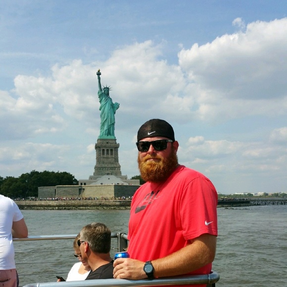 Profile Picture of Kyle Lundeberg (@kta841) on Poshmark