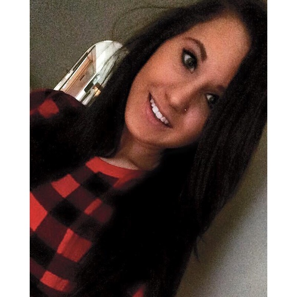 Profile Picture of Tiana Bredael (@tduuubs) on Poshmark