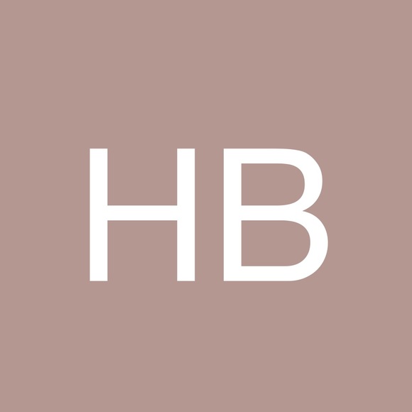 Profile Picture of Holley Boeger (@holleyboeger) on Poshmark