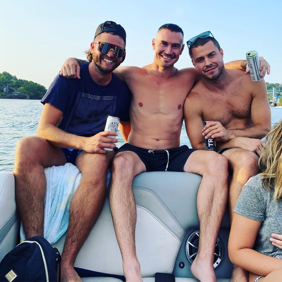 Profile Picture of Joe Zeckowski (@joze3e) on Poshmark