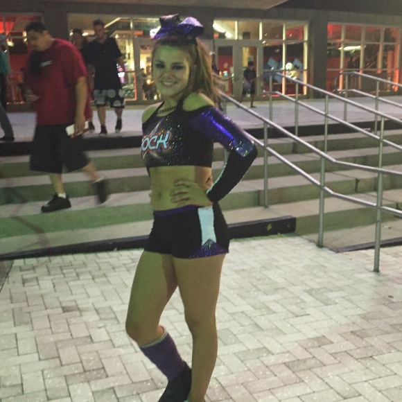 Profile Picture of Gabby Popoli (@gabbypopoli_) on Poshmark