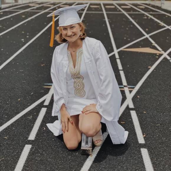 Profile Picture of Annie Focht (@swimswim872) on Poshmark