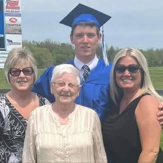 Julie Stocker - Instagram Profile Picture of Julie Stocker (@juliestocker) on Instagram