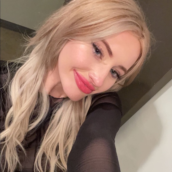 Profile Picture of Madison Verro (@madison_verro) on Poshmark