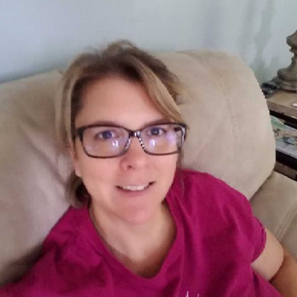Profile Picture of Kelli Thomas (@ket0908) on Poshmark
