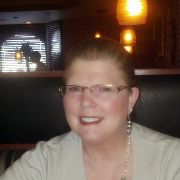 Profile Picture of Cyndi Jendro (@cyndiuj) on Poshmark