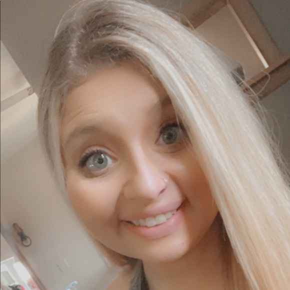 Profile Picture of Breanna Peterson (@breanna1318) on Poshmark