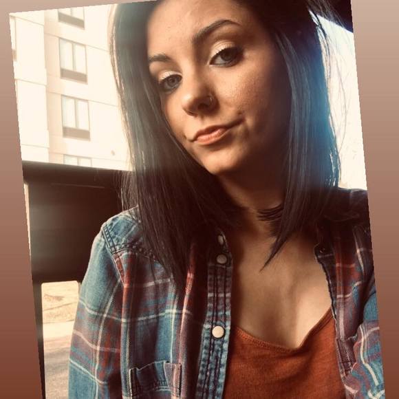 Profile Picture of Ashley Braddy (@ashleybraddy) on Poshmark