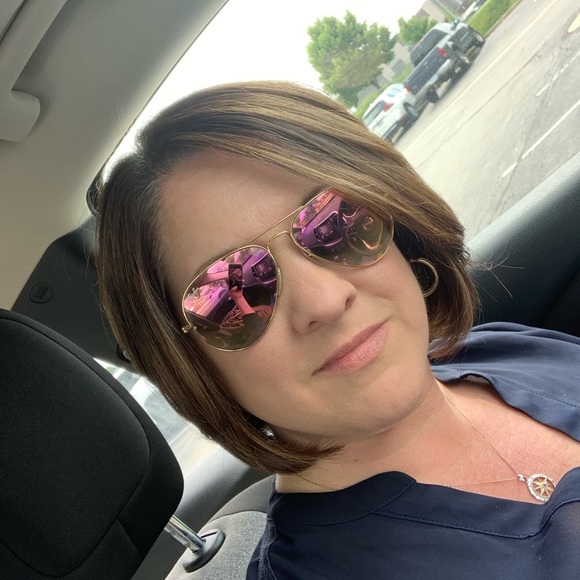 Profile Picture of Melissa Beadle (@melissabeadle) on Poshmark